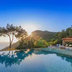 Private Island-style Ultra Luxury Estate * フェティエ
