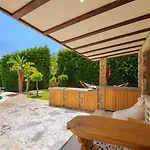 Private Island-style Ultra Luxury Estate フェティエ