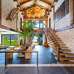 Private Island-style Ultra Luxury Estate Willa