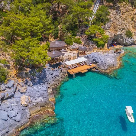 Private Island-style Ultra Luxury Estate فيلة