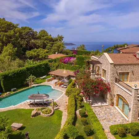 Villa Private Island-style Ultra Luxury Estate