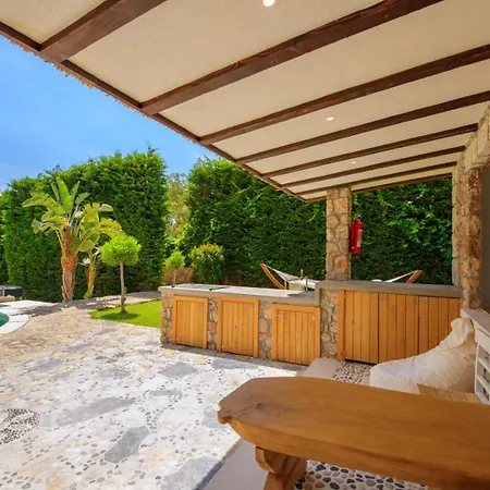 Private Island-style Ultra Luxury Estate פאטהיה