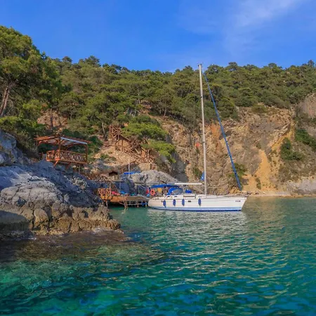 Private Island-style Ultra Luxury Estate فتحية