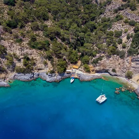 Private Island-style Ultra Luxury Estate וילה