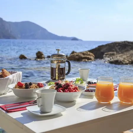 Private Island-style Ultra Luxury Estate Villa