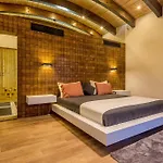 Private Island-style Ultra Luxury Estate 别墅 *