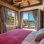 Private Island-style Ultra Luxury Estate 别墅 费特希耶